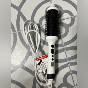 BondiBoost infrared heated thermal round brush.